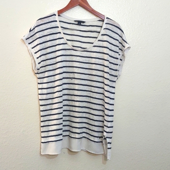 USED TOMMY HILFIGER SHORT SLEEVE STRIPPED HORIZONTAL SHIRT HOLE IN SHIRT SIZE L - Picture 1 of 10